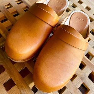 Bryr Clogs- Worker Clog in Tan